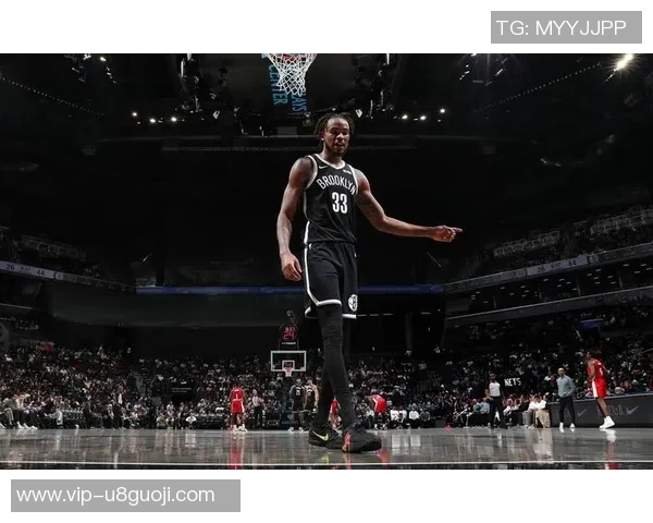 克拉克斯顿今日表现出色11投8中贡献19分7篮板5助攻3盖帽助球队获胜