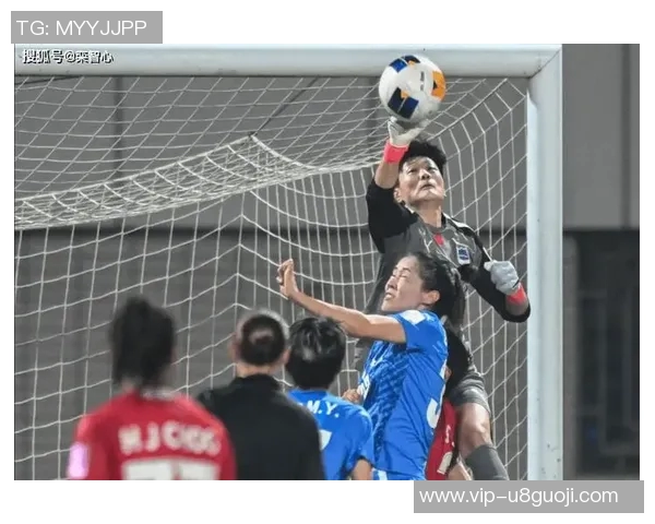 武汉女足外援奥乌苏错失绝佳机会踢中边网令人扼腕叹息