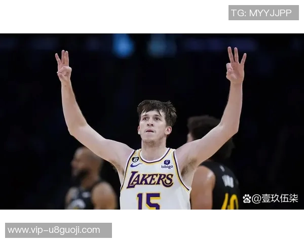 湖人训练场景曝光斯玛特紧逼八村里夫斯全力防守展现球队默契